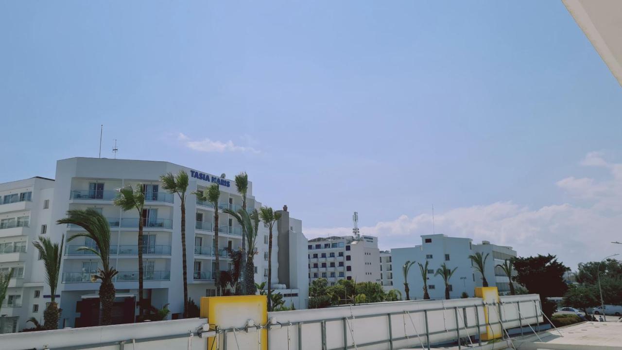 Nissi Avenue 3 *